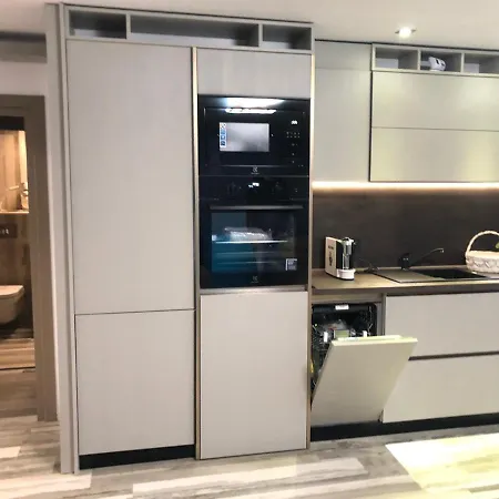 Three-bedroom Luxury Marina Mangalia