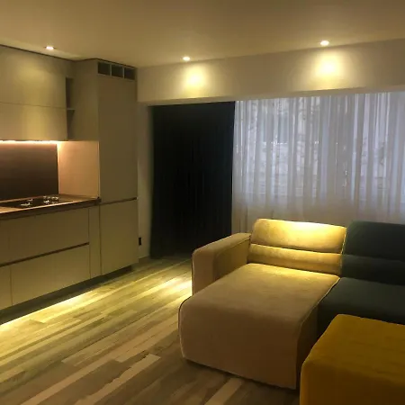 Three-bedroom Luxury Marina Apartment *