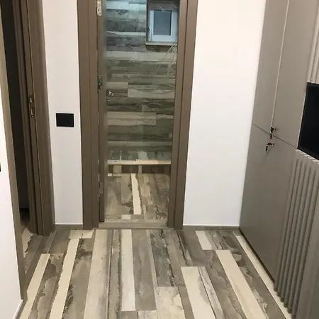 Three-bedroom Luxury Marina Apartment