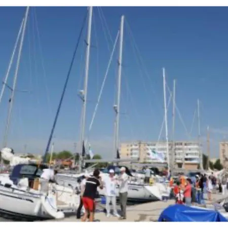 Three-bedroom Luxury Marina Apartment Mangalia