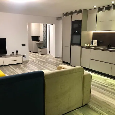 Three-bedroom Luxury Marina *