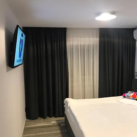 Three-bedroom Luxury Marina *